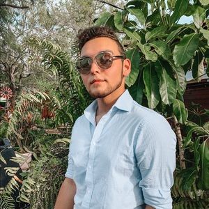 Meet your Posher, Estefano